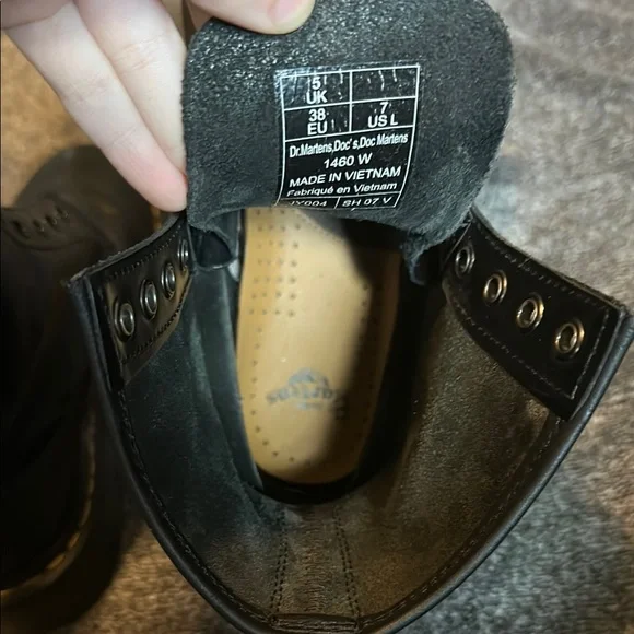 Black Glossy Leather Dr. Martens Boots Thick Soles - Picture 5 of 5